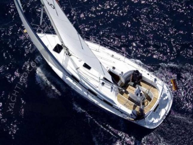 Sailing boat Bavaria 30 available for charter in Marina Pirovac