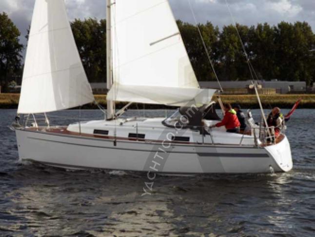 Yacht Bavaria 32 Cruiser Yachtcharter in Yachthafen Niro Petersen