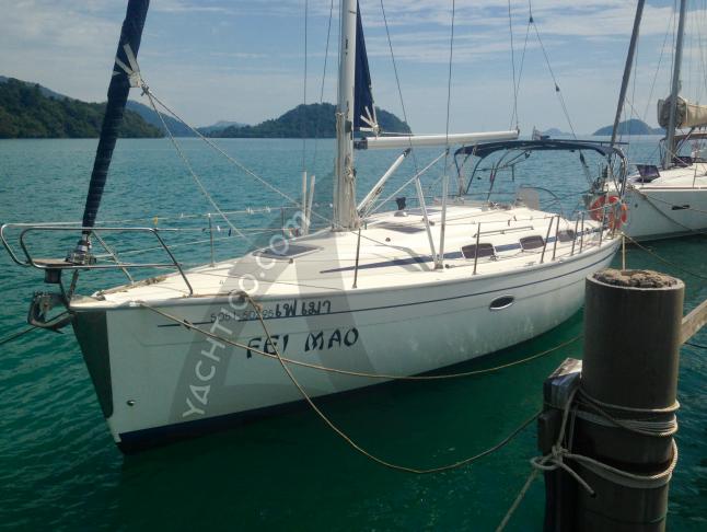 Yacht Bavaria 33 for rent in Petcharat Marina