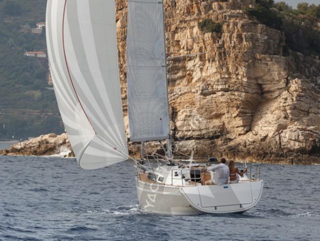 Sailing yacht Bavaria 33 Cruiser for rent in ACI Marina Vodice