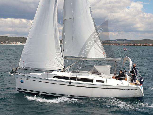Yacht Bavaria 33 Cruiser for hire in Marina Dalmacija