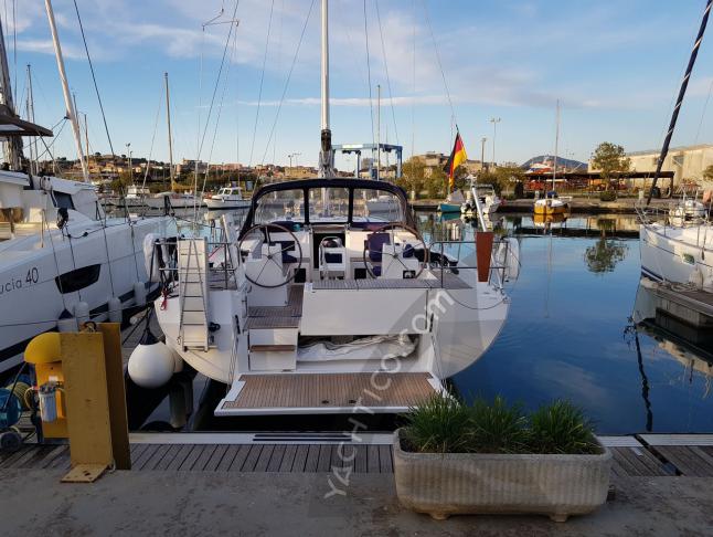 Yacht Bavaria 35 Holiday for hire in Edil Nautica Marina