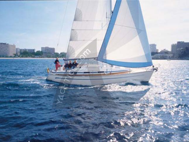 Sailboat Bavaria 36 for hire in Birgu
