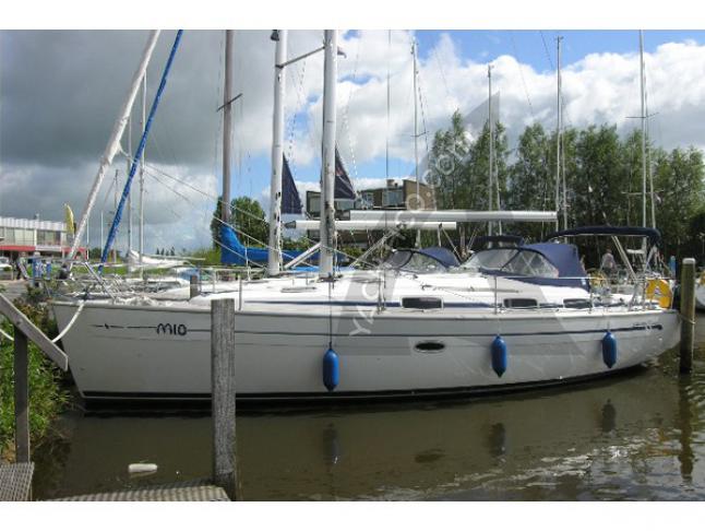 Sailboat Bavaria 37 Cruiser available for charter in Lemmer