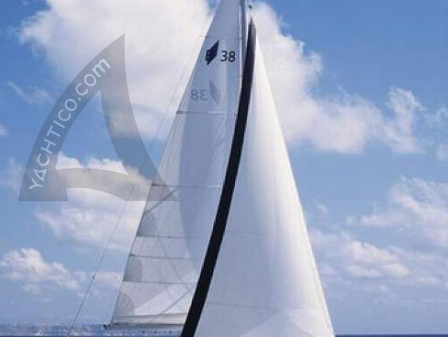 Yacht Bavaria 38 - Sailboat Charter Talamone