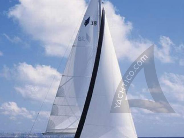 Bavaria 38 Segelyacht Charter Talamone