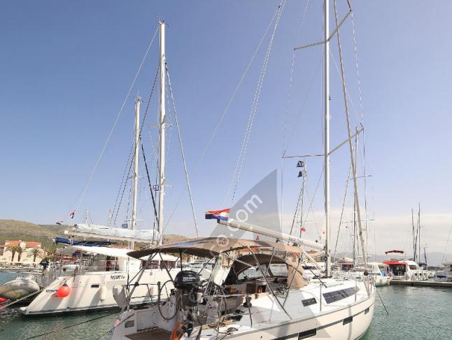 Sailboat Bavaria 41 Cruiser for hire in ACI Marina Trogir