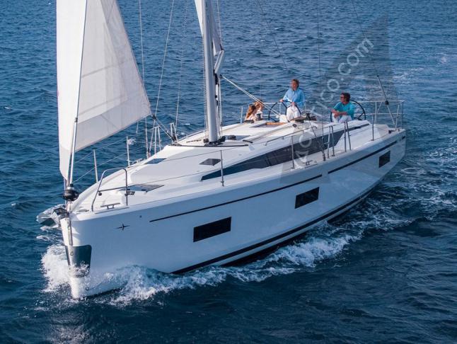 Sailing yacht Bavaria 42 Cruiser for rent in Athens