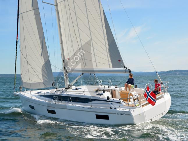 Yacht Bavaria 42 Cruiser for rent in Skiathos