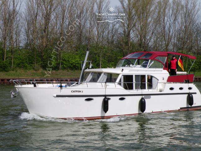 Motor yacht Catfish 46 available for charter in Berlin City
