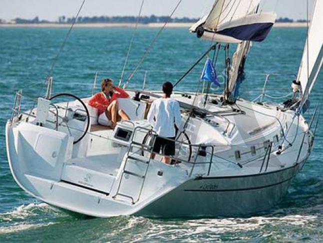 Sailing boat Cyclades 39 for hire in Marina La Lonja