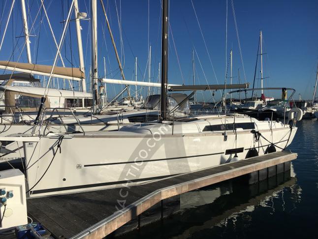 Sailboat Dufour 350 Grand Large available for charter in Larmor Plage
