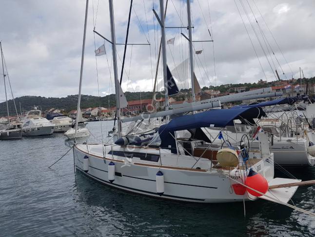 Sailing yacht Dufour 360 Grand Large for hire in ACI Dubrovnik Marina