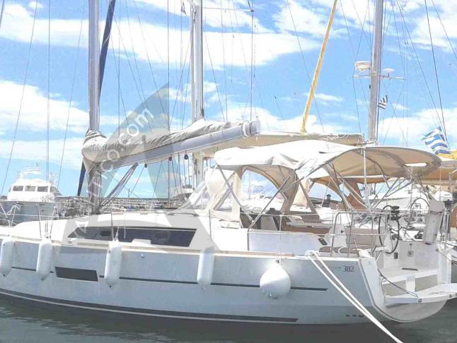 Sailing yacht Dufour 382 Grand Large for rent in Alimos Marina Kalamaki