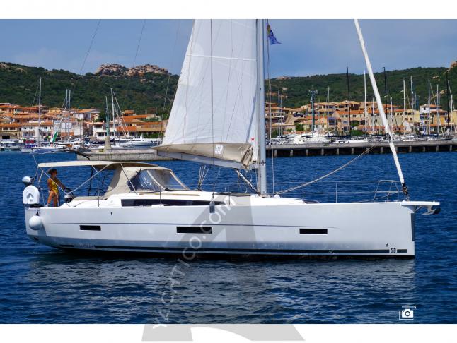 Yacht Dufour 430 for hire in Cannigione Marina