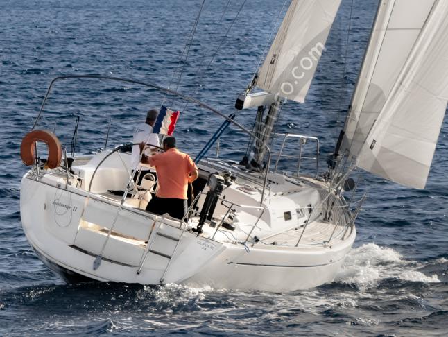 Sailboat Dufour 44 for hire in Toulon