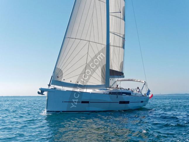 Sailing yacht Dufour 512 Grand Large for rent in Cogolin