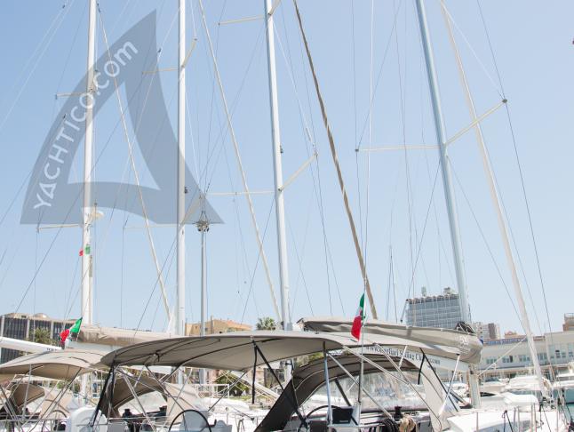 Sailing boat Dufour 520 Grand Large for hire in Marina di Sant Elmo