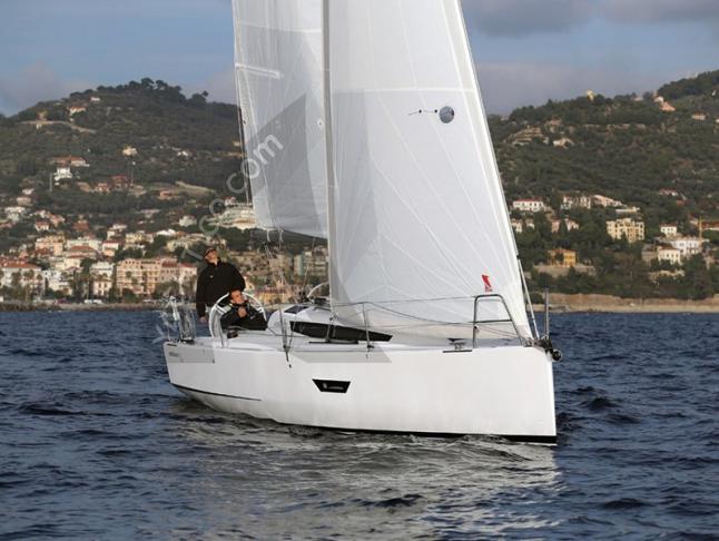 Sailing yacht E3 for hire in Marina Kastela