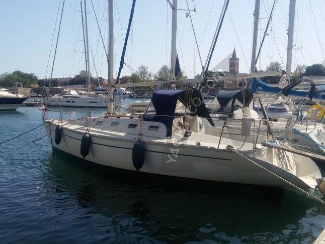 Yacht Elan 31 available for charter in Marina Tankerkomerc