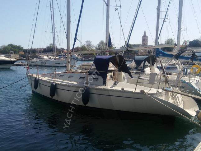 Yacht Elan 31 chartern in Marina Tankerkomerc