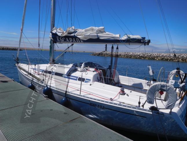 Yacht Elan 333 for rent in Poole