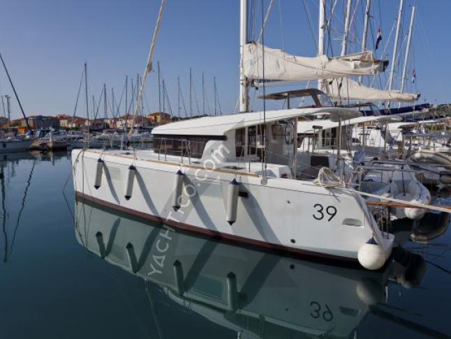 Sailboat Elan 344 Impression for rent in Marine Betina