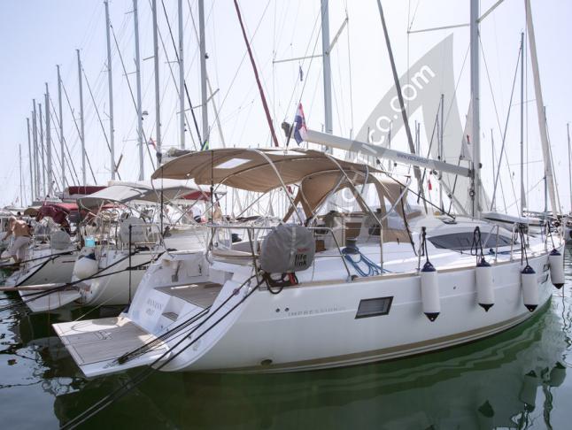 Yacht Elan 45 Impression chartern in Marina Kastela