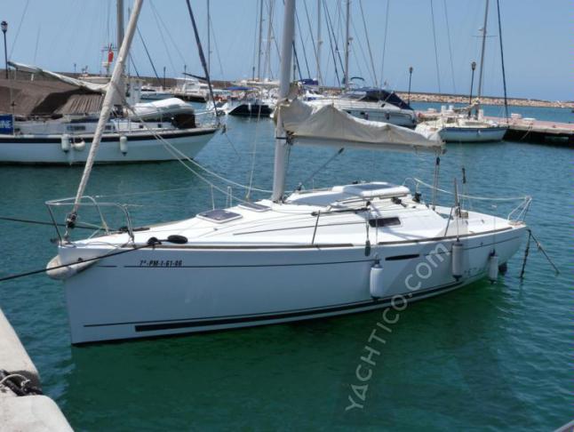 Sailing boat First 25.7 for rent in Port des Minimes