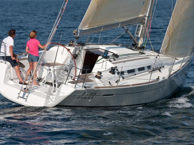 Segelyacht First 35 chartern in Kastela