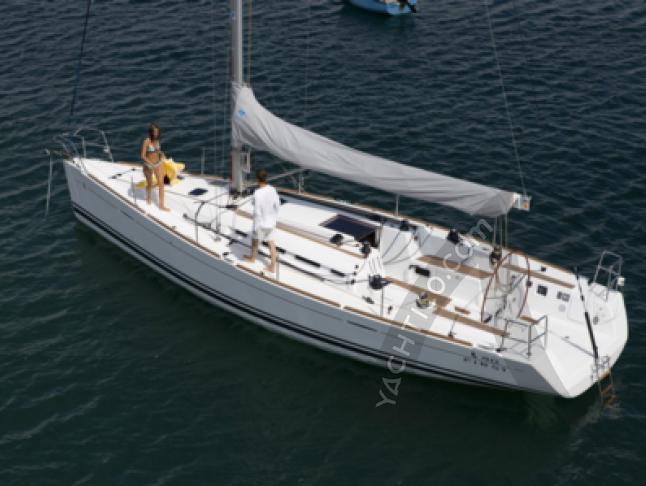 First 40.7 Segelyacht Charter null