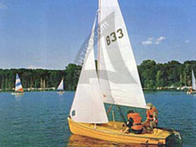 Sailboat Flying Bee for charter in Potsdam