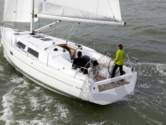 Sailing yacht Hanse 375 for hire in Les Marines de Cogolin