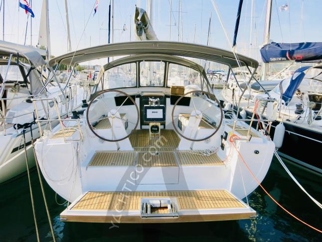 Segelyacht Hanse 388 chartern in Milna