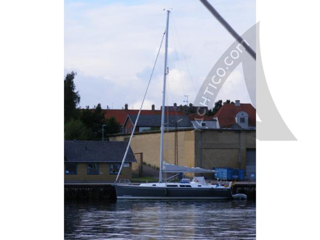 Yacht Hanse 400 for charter in Marina Sonwik