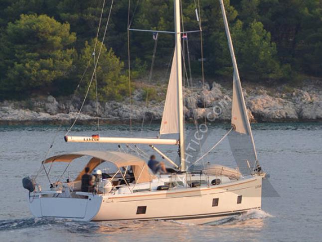 Sailing yacht Hanse 418 for rent in Rogoznica