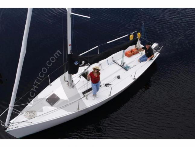 Sailing boat J 80 for rent in La Trinite sur Mer