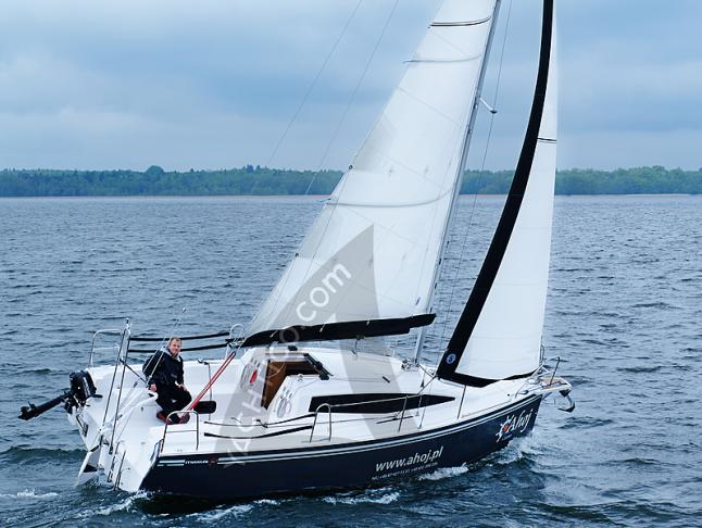 Sailing yacht Maxus 26 for rent in Wilkasy Marina