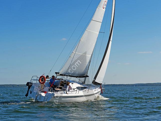 Yacht Maxus 28 for hire in Wilkasy