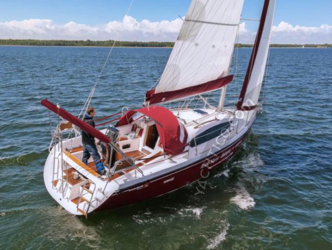 Segelyacht Maxus 33.1 RS Yachtcharter in Hafen von Keja