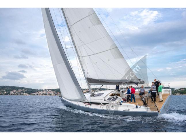 Yacht More 55 chartern in Kastel Gomilica