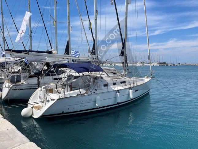 Yacht Oceanis 323 for charter in Nikiana Marina