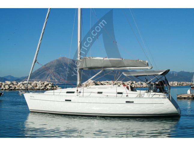 Yacht Oceanis 331 available for charter in Lefkas