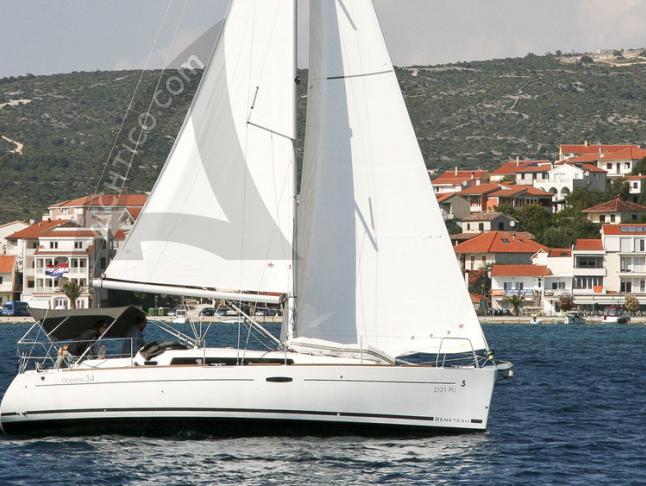 Yacht Oceanis 34 for hire in Marina Veruda