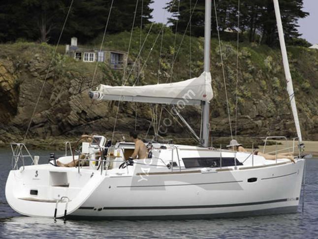 Sailing boat Oceanis 34 for rent in Nea Peramos