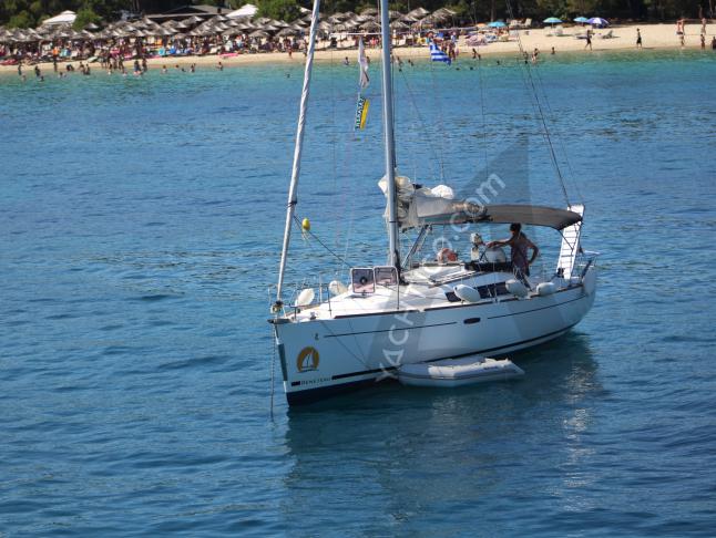 Sailing yacht Oceanis 37 for rent in Glossa