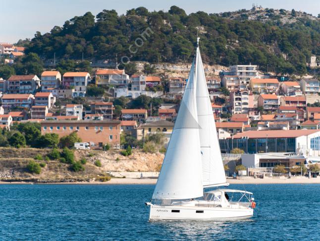Sailboat Oceanis 38 for hire in Marina Mandalina