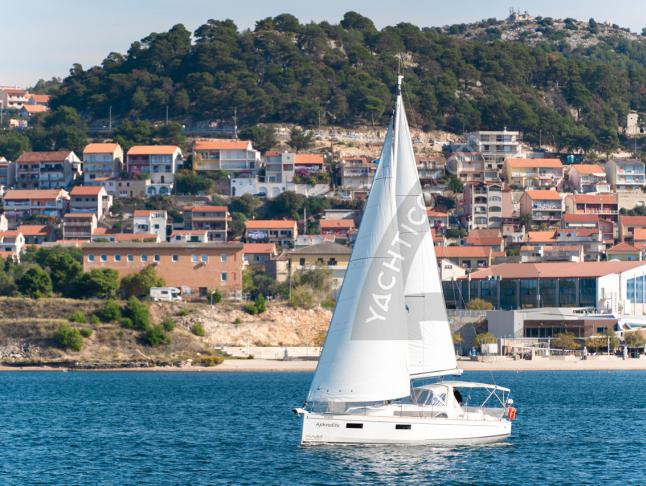 Segelyacht Oceanis 38 Yachtcharter in Sibenik