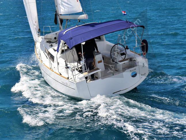 Sailboat Oceanis 381 for charter in Marina Dalmacija