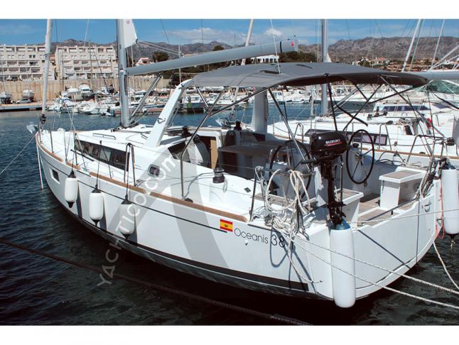 Segelboot Oceanis 381 Yachtcharter in Yachthafen von Palma